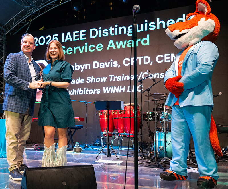IAEE Awards Committee Immediate Past Chairperson Bob O’Connell presents Robyn Davis with the IAEE Distinguished Service Award at the ceremony held during Expo! Expo! IAEE’s Annual Meeting & Exhibition 2025 in Houston, TX.