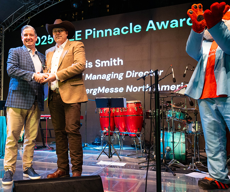 IAEE Awards Committee Immediate Past Chairperson Bob O’Connell presents Dennis Smith with the IAEE Pinnacle Award at the ceremony held during Expo! Expo! IAEE’s Annual Meeting & Exhibition 2025 in Houston, TX.